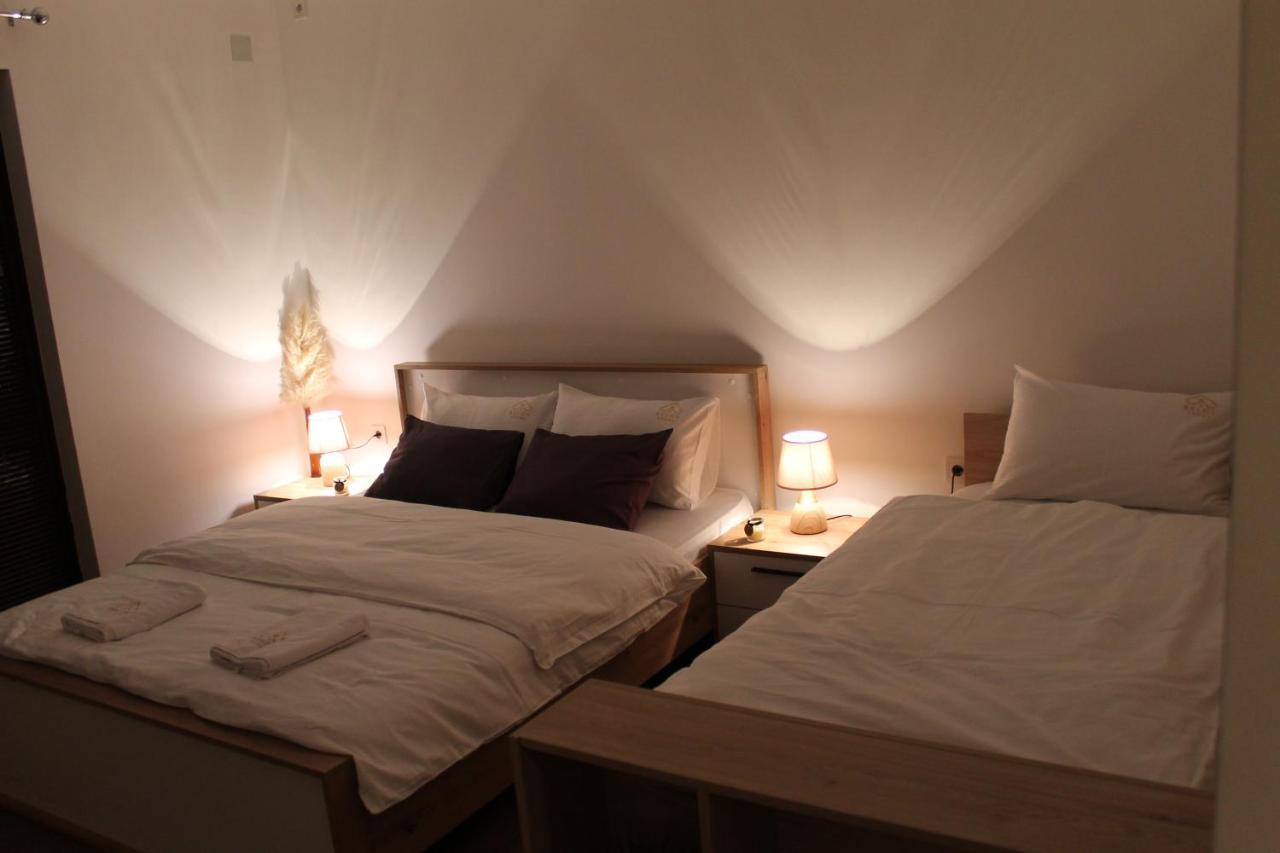 Belov Rooms And Apartments 데미르 카피자 외부 사진