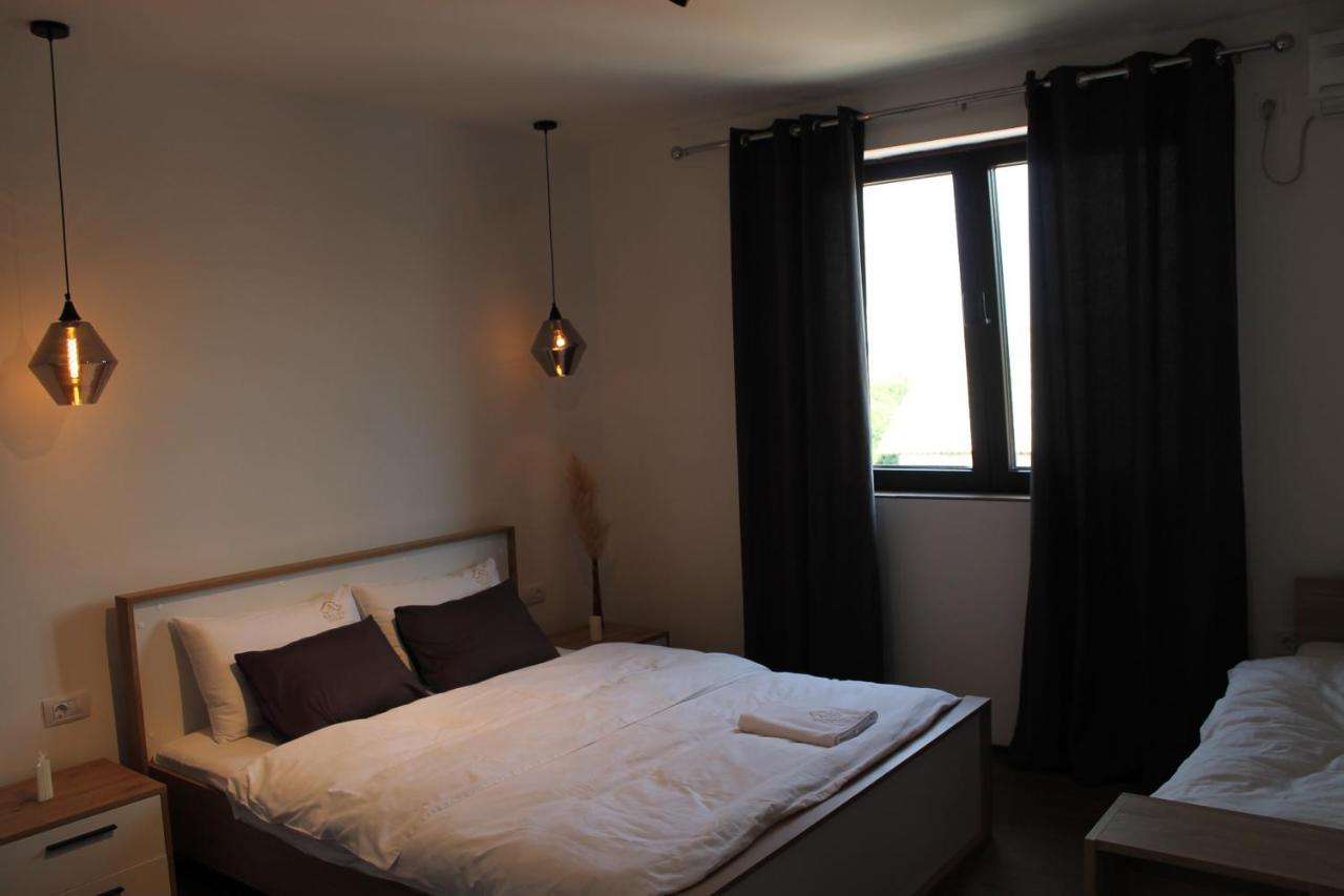 Belov Rooms And Apartments 데미르 카피자 외부 사진
